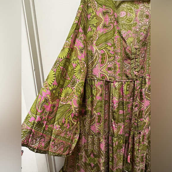 Beautiful bohemian 70% SILK 30% Viscose
maxi dress with bell sleeves - Picture 9 of 13